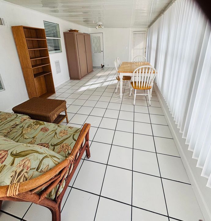 Active With Contract: $155,000 (2 beds, 2 baths, 1411 Square Feet)