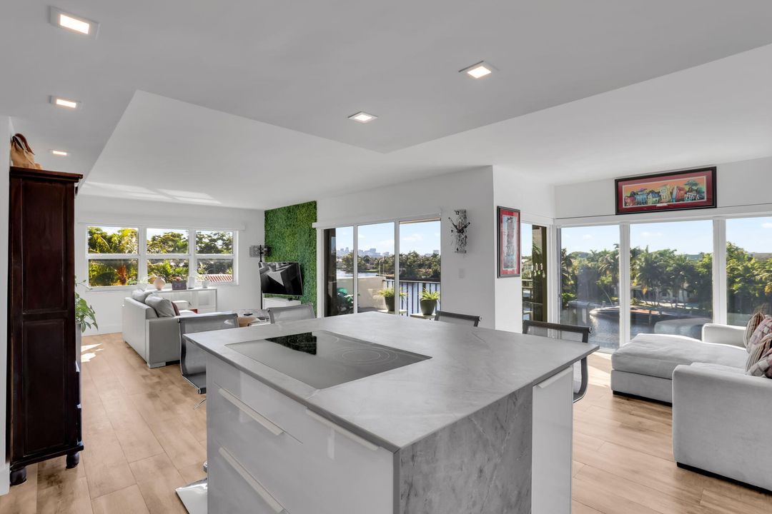 For Sale: $615,000 (2 beds, 2 baths, 1196 Square Feet)