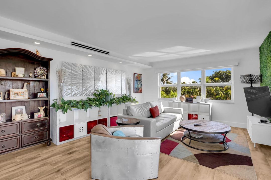 For Sale: $615,000 (2 beds, 2 baths, 1196 Square Feet)