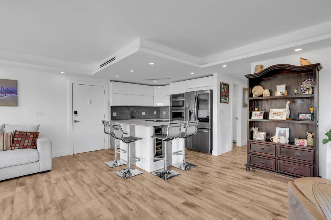 For Sale: $615,000 (2 beds, 2 baths, 1196 Square Feet)