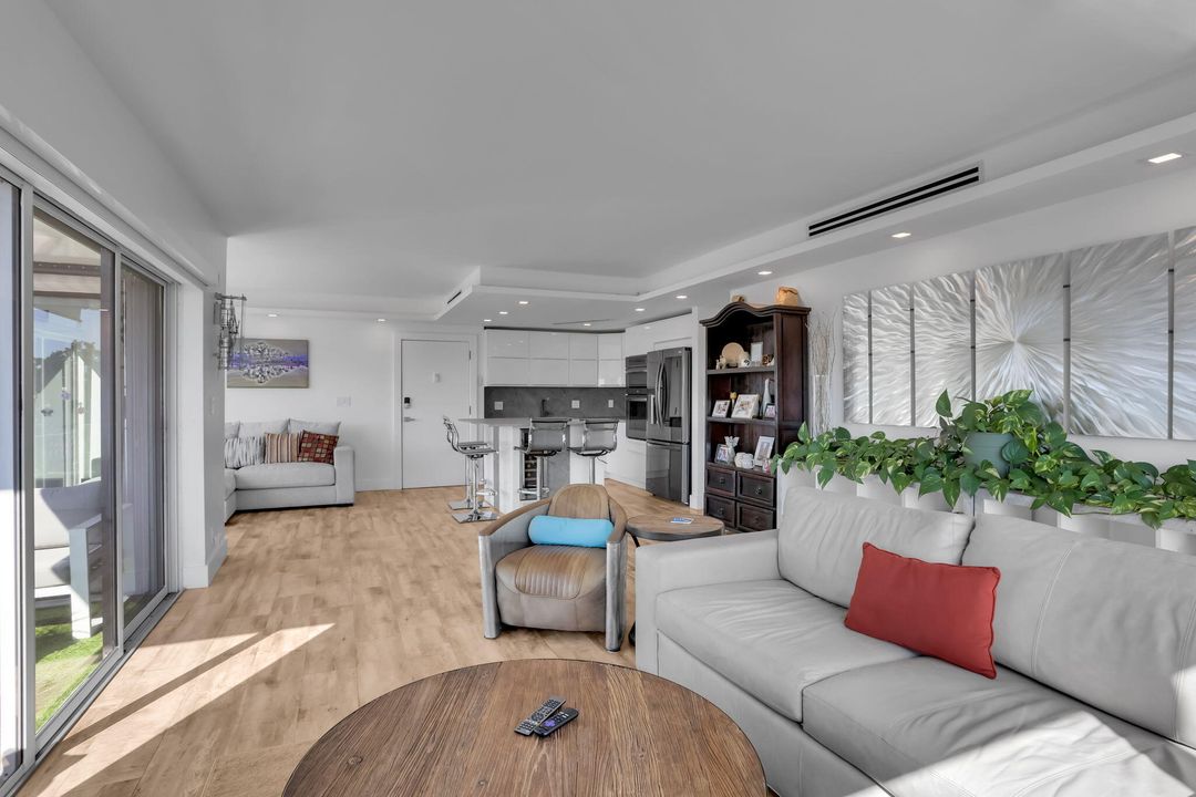 For Sale: $615,000 (2 beds, 2 baths, 1196 Square Feet)