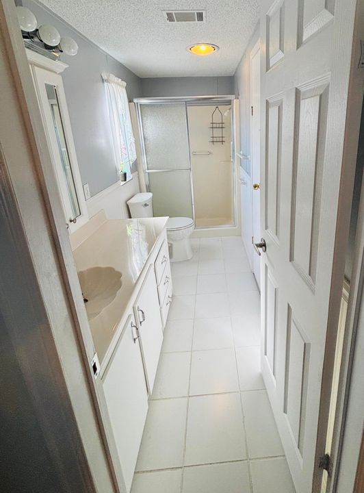 Active With Contract: $155,000 (2 beds, 2 baths, 1411 Square Feet)