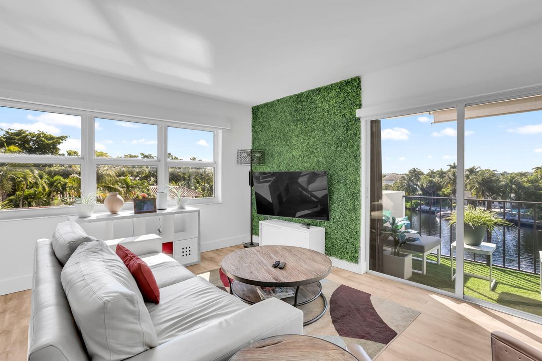 For Sale: $615,000 (2 beds, 2 baths, 1196 Square Feet)