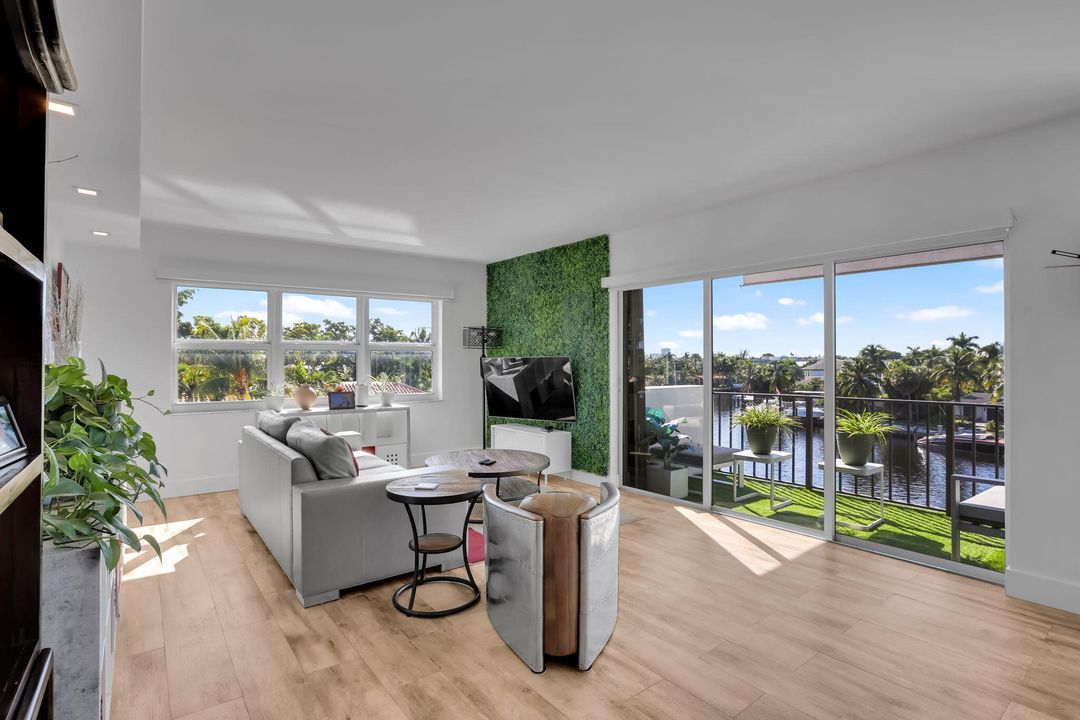 For Sale: $615,000 (2 beds, 2 baths, 1196 Square Feet)