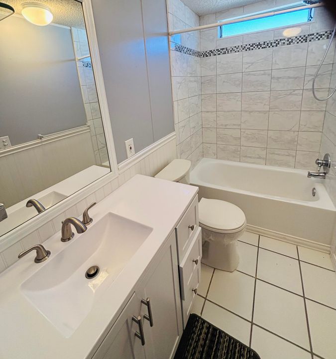 Active With Contract: $155,000 (2 beds, 2 baths, 1411 Square Feet)