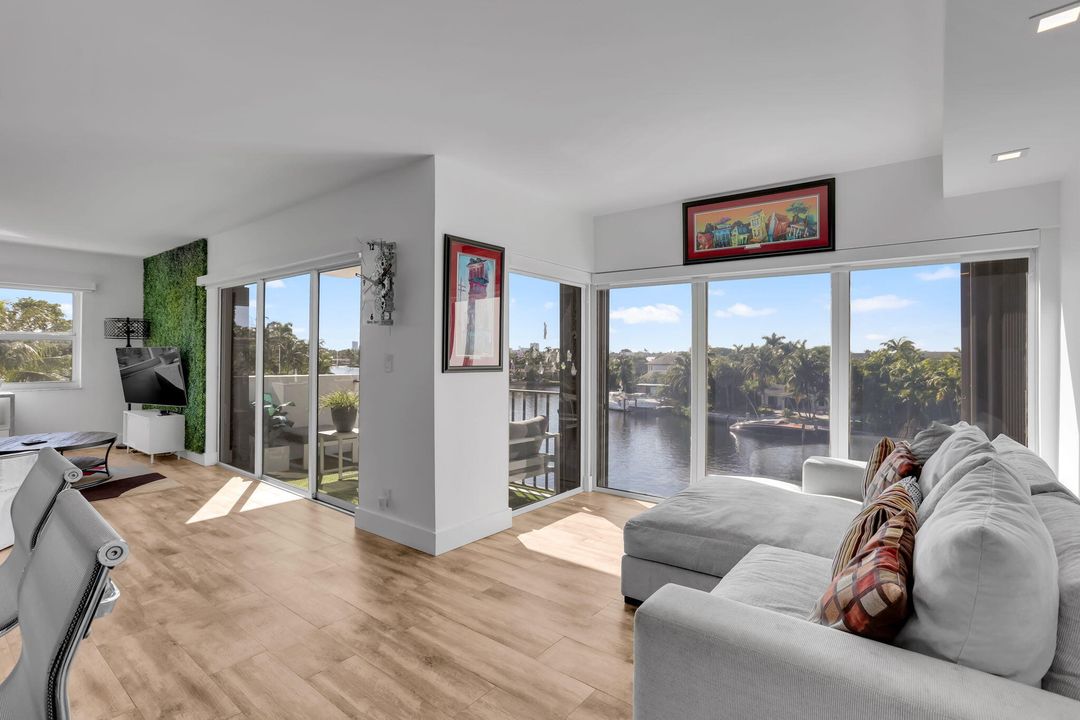 For Sale: $615,000 (2 beds, 2 baths, 1196 Square Feet)