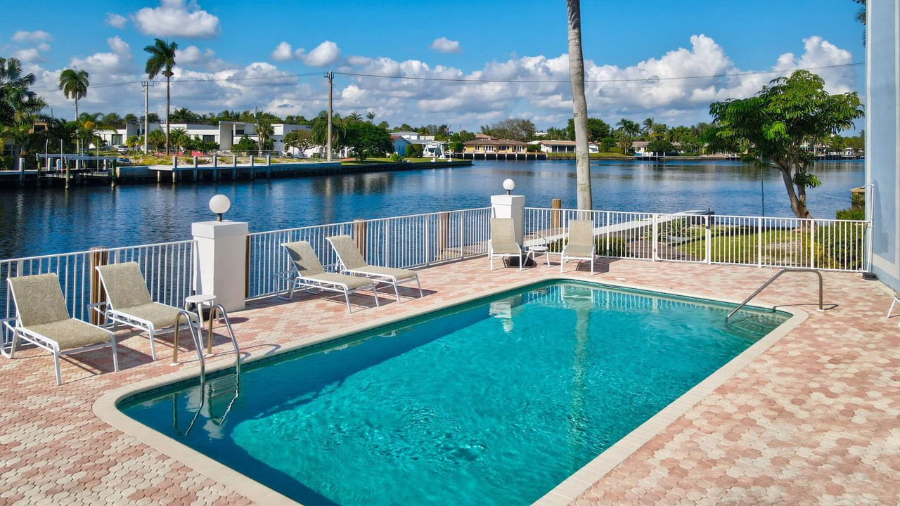 For Sale: $615,000 (2 beds, 2 baths, 1196 Square Feet)