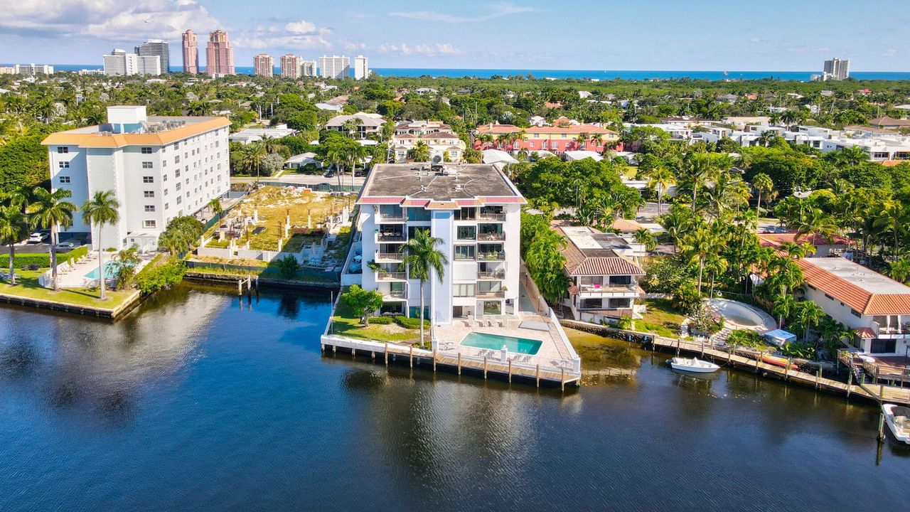 For Sale: $615,000 (2 beds, 2 baths, 1196 Square Feet)