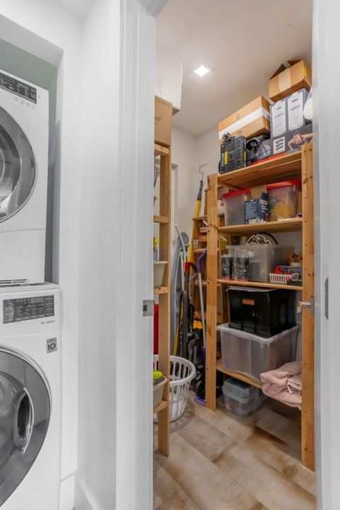 For Sale: $615,000 (2 beds, 2 baths, 1196 Square Feet)