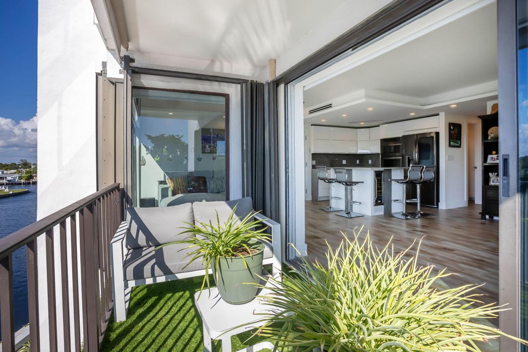 For Sale: $615,000 (2 beds, 2 baths, 1196 Square Feet)