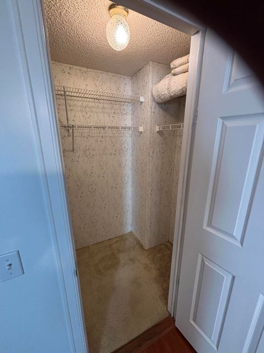 Active With Contract: $155,000 (2 beds, 2 baths, 1411 Square Feet)