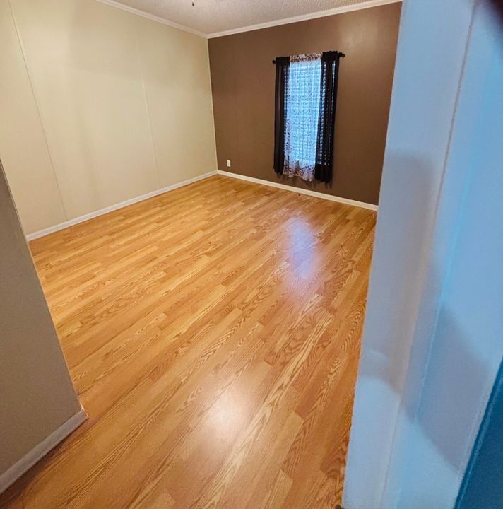 Active With Contract: $155,000 (2 beds, 2 baths, 1411 Square Feet)