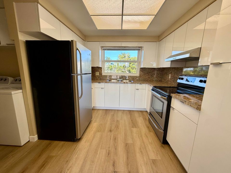 For Rent: $4,995 (2 beds, 2 baths, 1250 Square Feet)