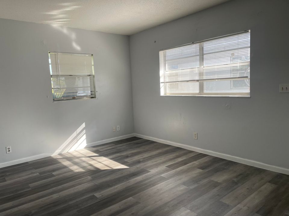 For Rent: $1,600 (1 beds, 1 baths, 616 Square Feet)