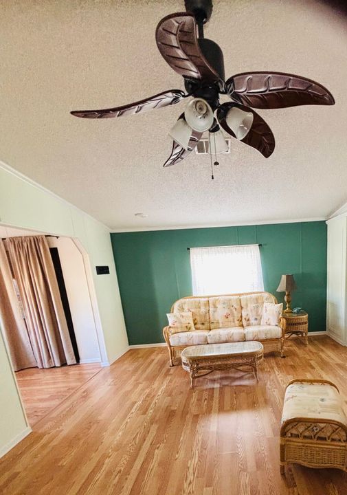 Active With Contract: $155,000 (2 beds, 2 baths, 1411 Square Feet)