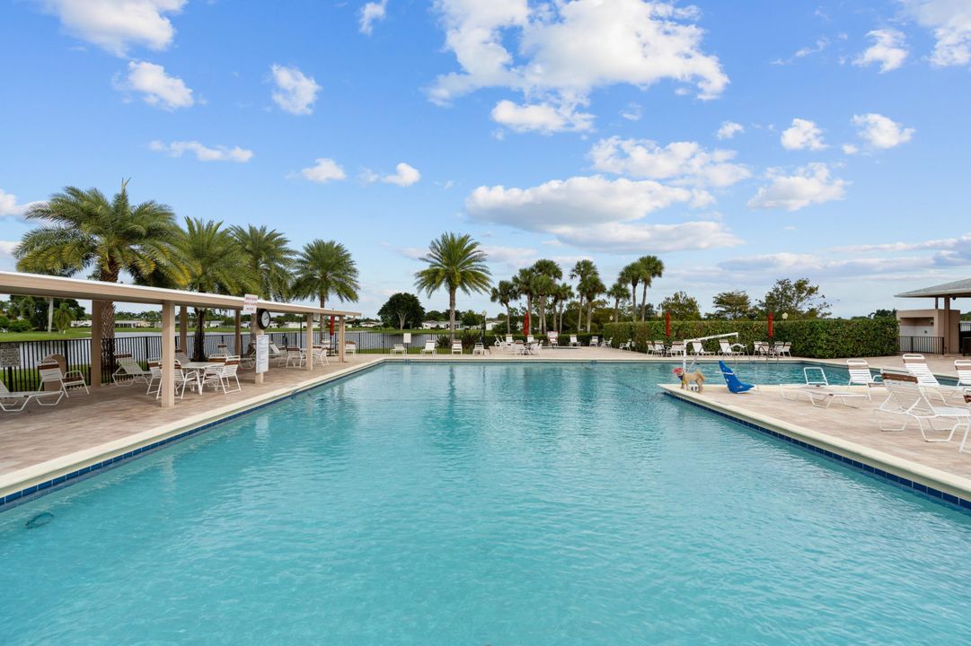 合同活跃: $365,000 (2 贝兹, 2 浴室, 1457 平方英尺)