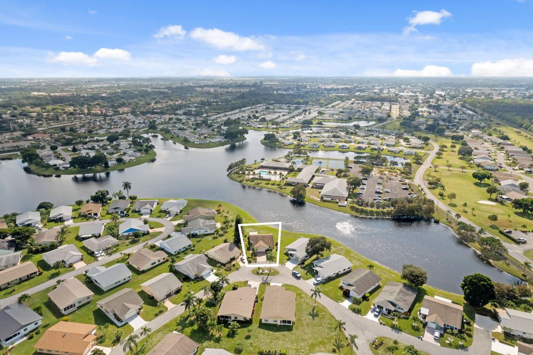 合同活跃: $365,000 (2 贝兹, 2 浴室, 1457 平方英尺)