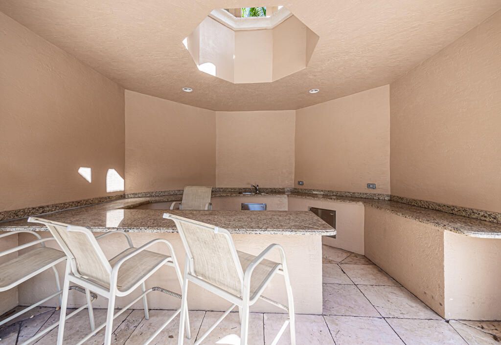 For Rent: $9,800 (5 beds, 6 baths, 5787 Square Feet)