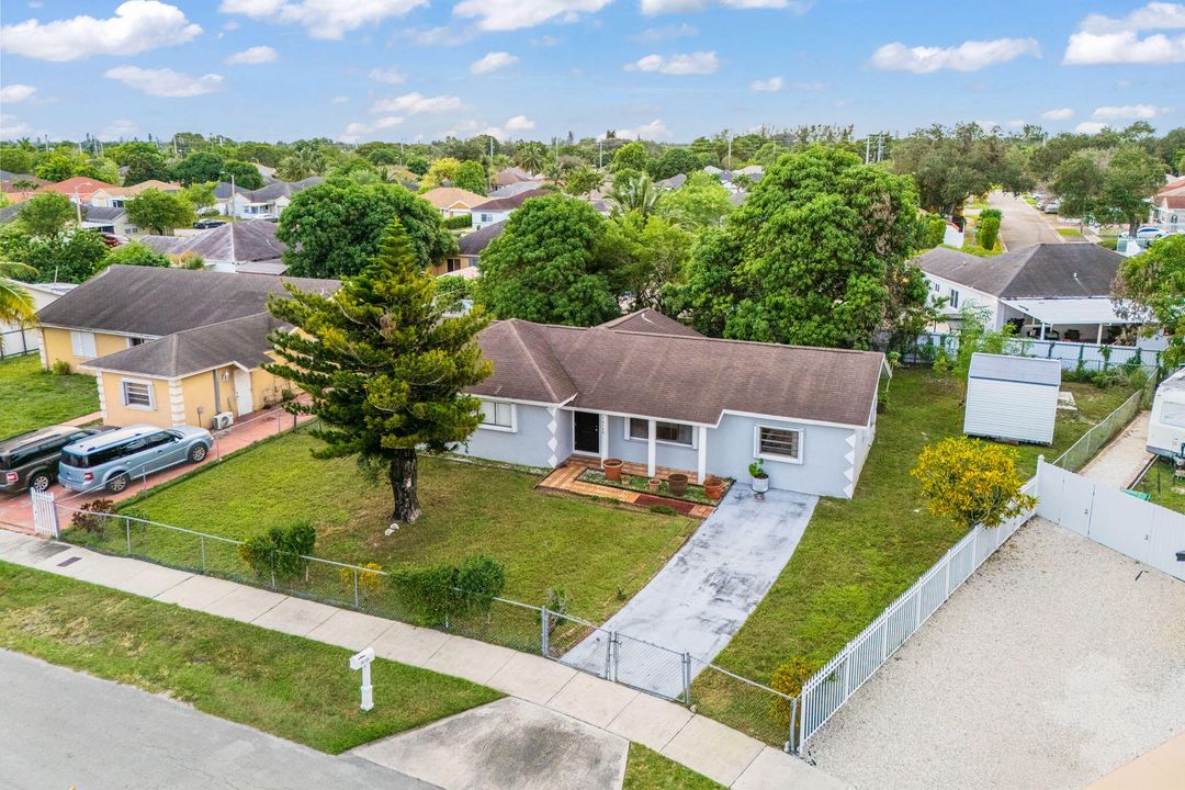 Под контрактом: $499,900 (3 спален, 2 ванн, 1459 Квадратных фут)