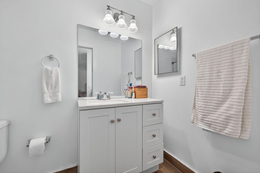 Под контрактом: $499,900 (3 спален, 2 ванн, 1459 Квадратных фут)