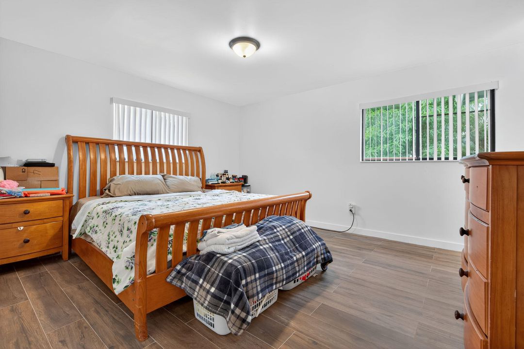 Под контрактом: $499,900 (3 спален, 2 ванн, 1459 Квадратных фут)