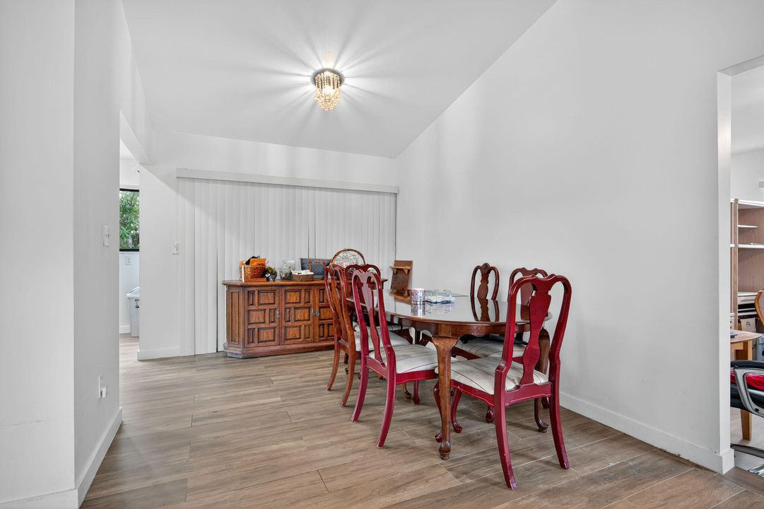 Под контрактом: $499,900 (3 спален, 2 ванн, 1459 Квадратных фут)