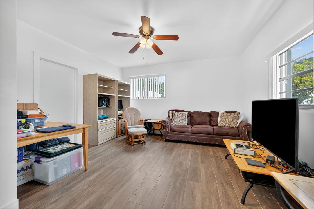 Под контрактом: $499,900 (3 спален, 2 ванн, 1459 Квадратных фут)