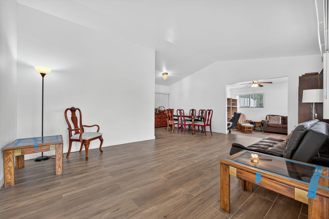 Под контрактом: $499,900 (3 спален, 2 ванн, 1459 Квадратных фут)