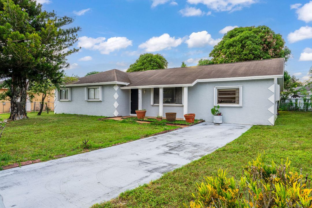 Под контрактом: $499,900 (3 спален, 2 ванн, 1459 Квадратных фут)