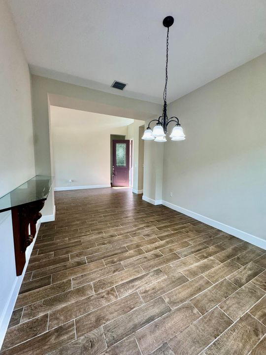 For Sale: $549,900 (3 beds, 2 baths, 1913 Square Feet)