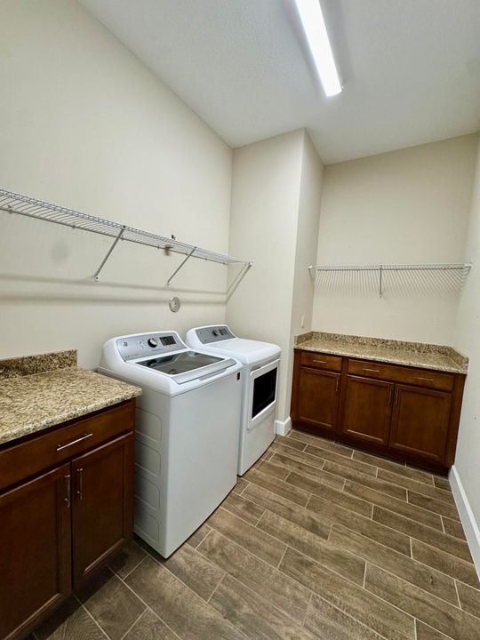 For Sale: $549,900 (3 beds, 2 baths, 1913 Square Feet)