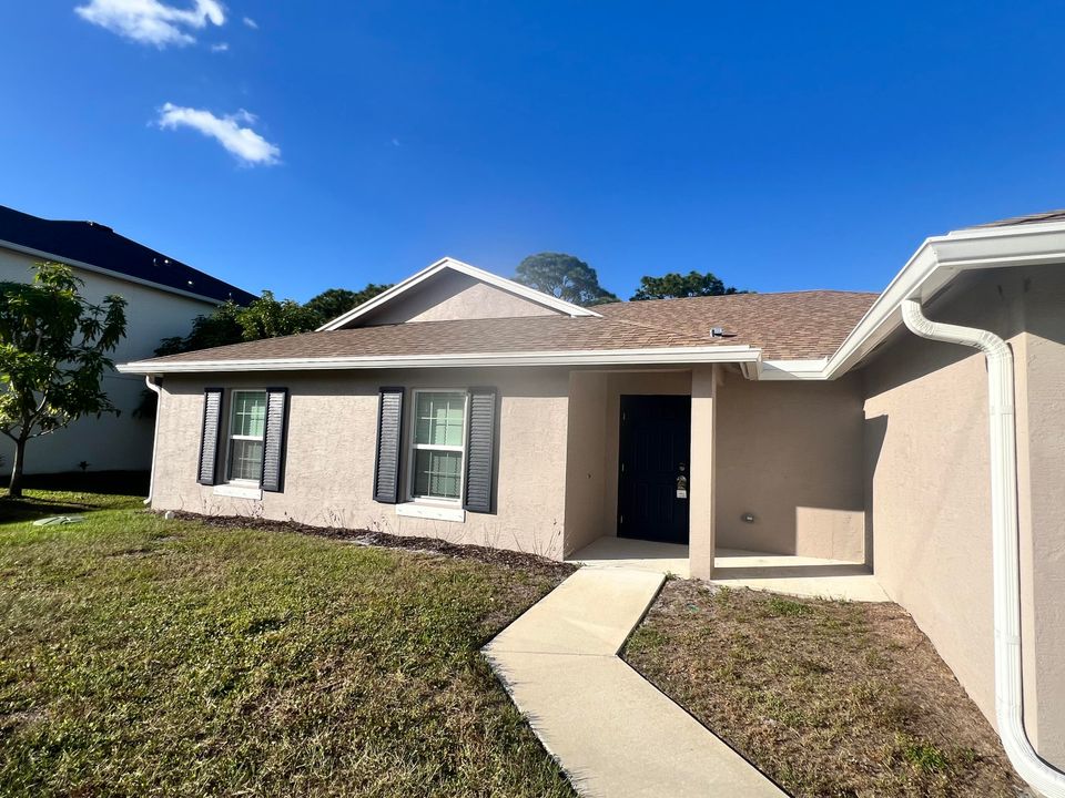 出租: $3,200 (4 贝兹, 3 浴室, 2078 平方英尺)