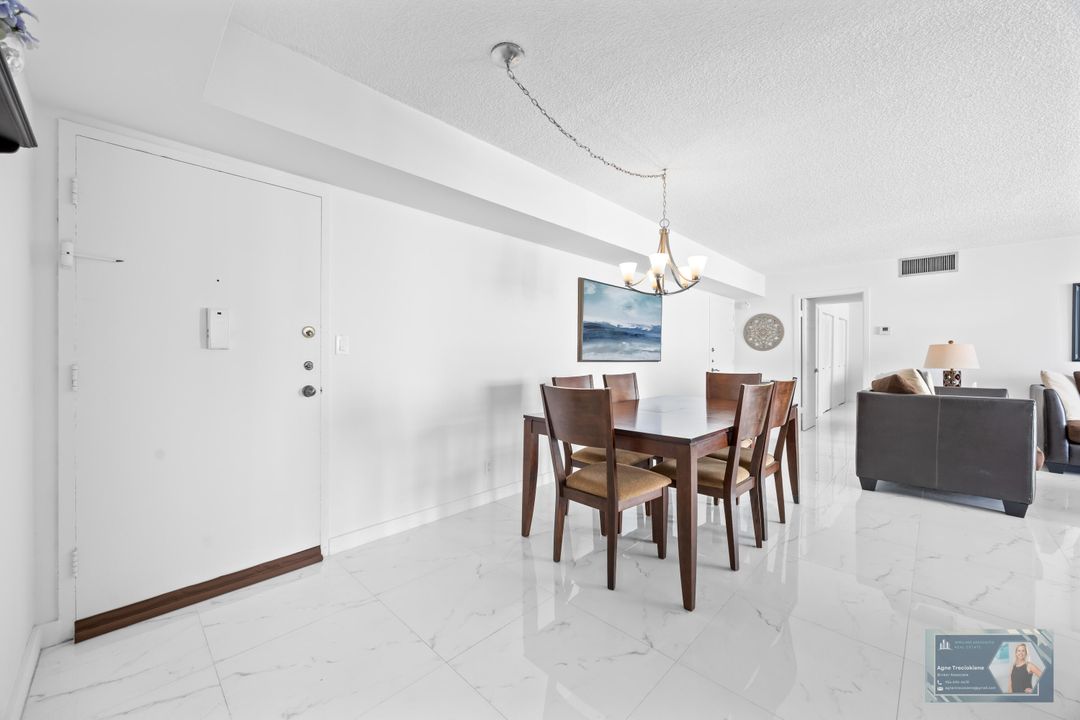 Под контрактом: $360,000 (2 спален, 2 ванн, 1311 Квадратных фут)