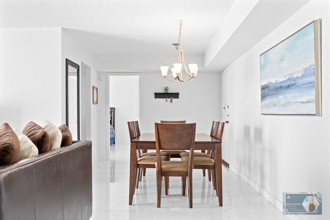 Под контрактом: $360,000 (2 спален, 2 ванн, 1311 Квадратных фут)