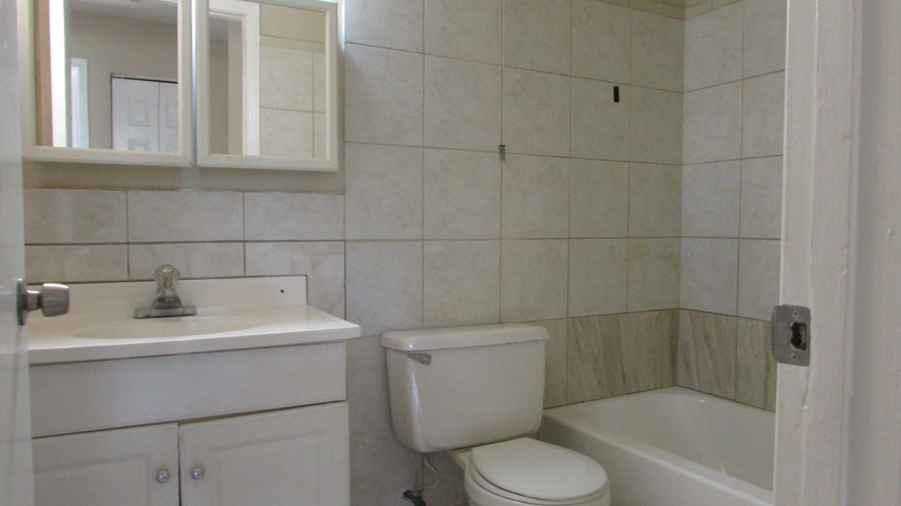 For Sale: $250,000 (3 beds, 2 baths, 1176 Square Feet)