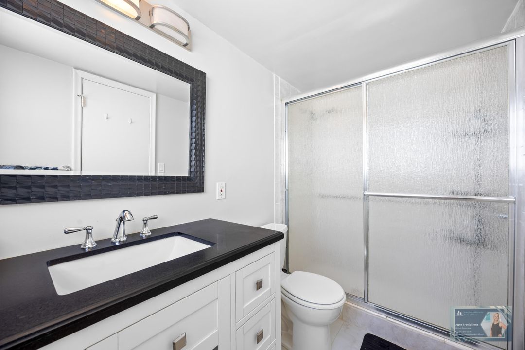 Под контрактом: $360,000 (2 спален, 2 ванн, 1311 Квадратных фут)