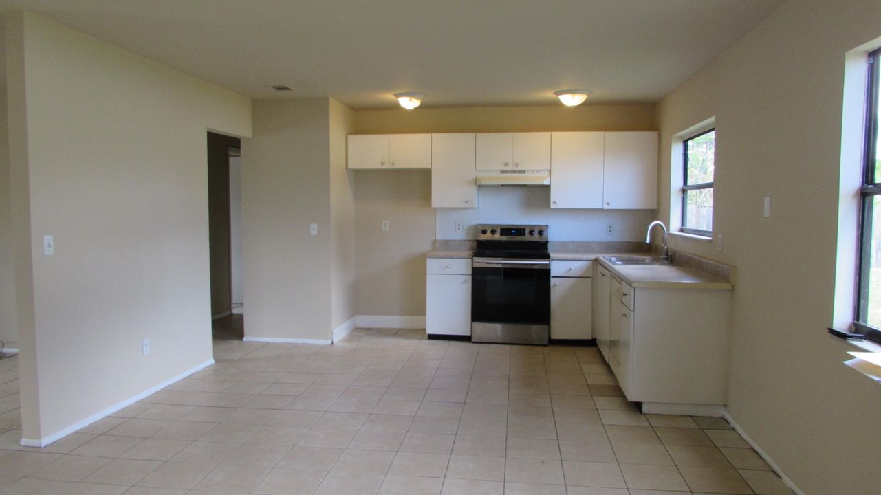 For Sale: $250,000 (3 beds, 2 baths, 1176 Square Feet)