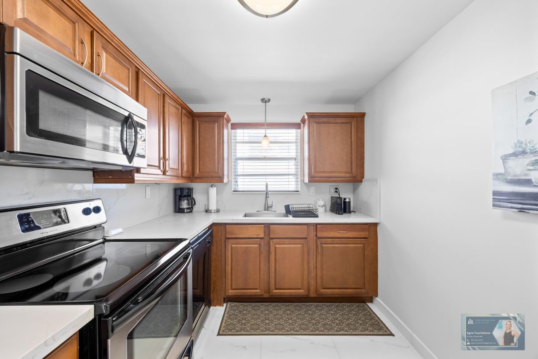 Под контрактом: $360,000 (2 спален, 2 ванн, 1311 Квадратных фут)