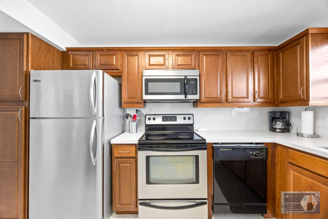 Под контрактом: $360,000 (2 спален, 2 ванн, 1311 Квадратных фут)