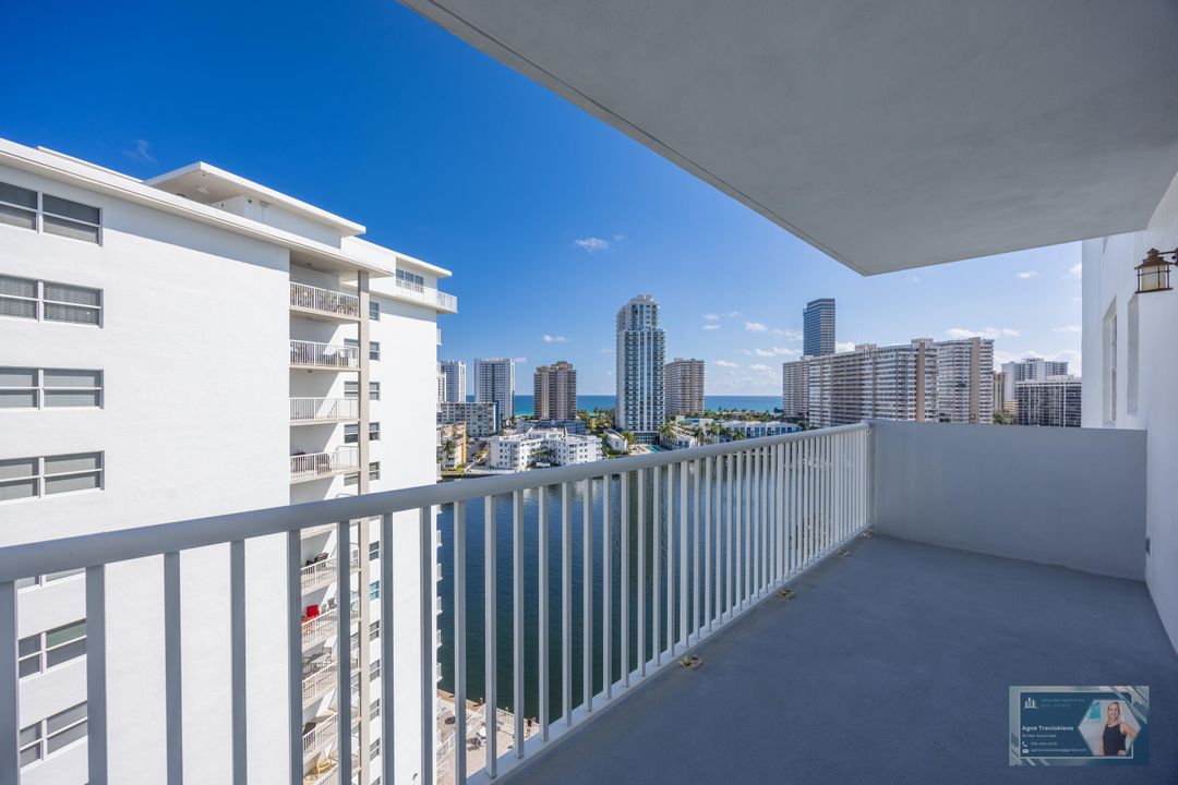 Под контрактом: $360,000 (2 спален, 2 ванн, 1311 Квадратных фут)