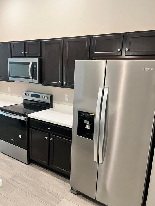 出租: $3,200 (4 贝兹, 3 浴室, 2078 平方英尺)