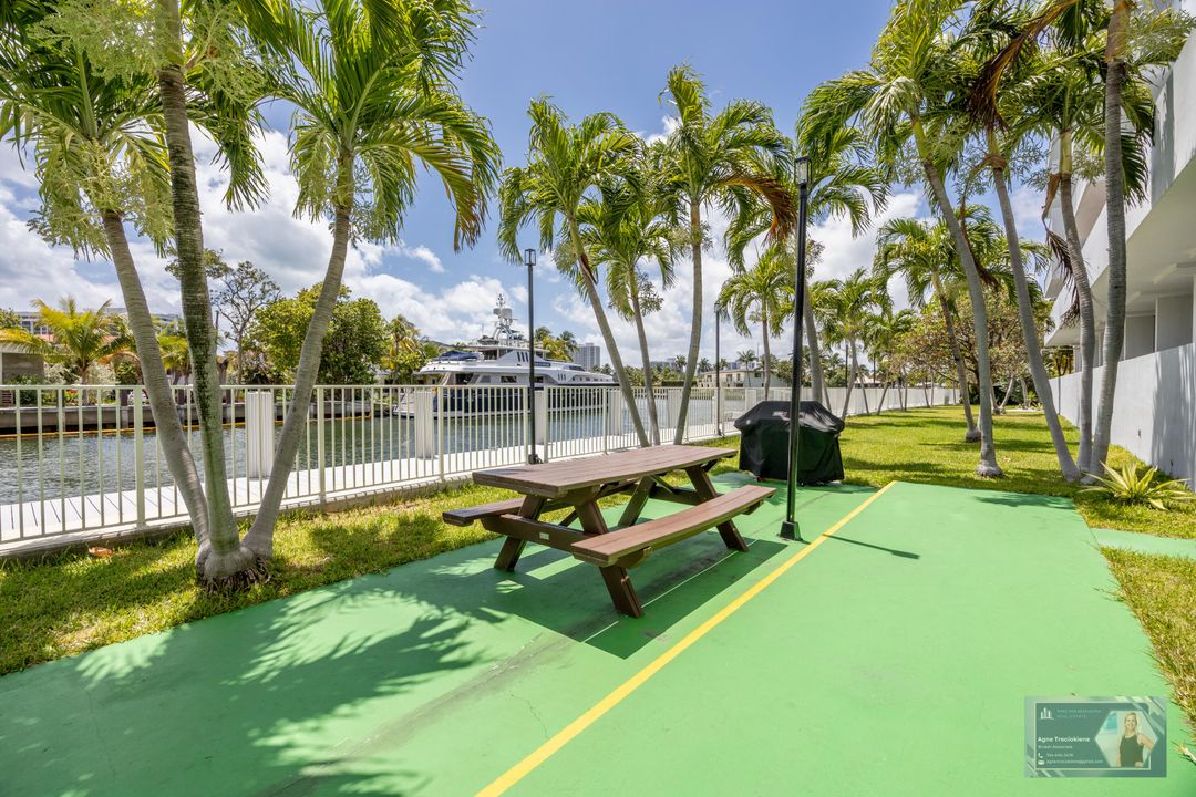 Под контрактом: $360,000 (2 спален, 2 ванн, 1311 Квадратных фут)