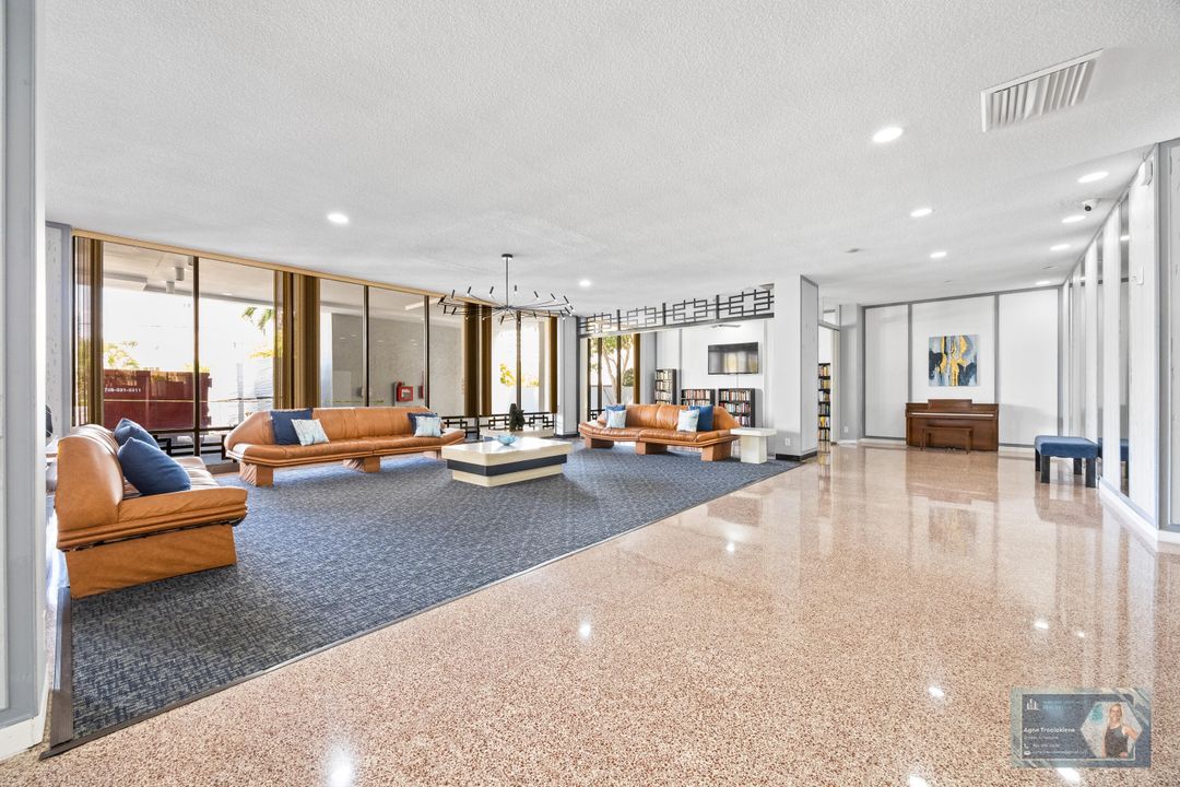 Под контрактом: $360,000 (2 спален, 2 ванн, 1311 Квадратных фут)