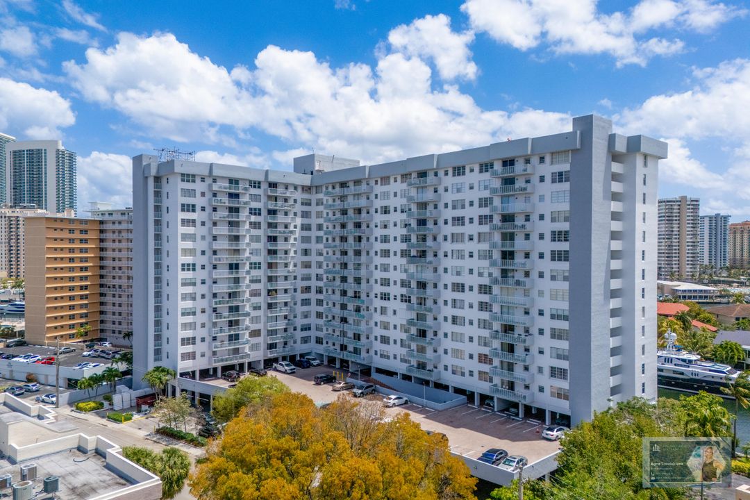 Под контрактом: $360,000 (2 спален, 2 ванн, 1311 Квадратных фут)