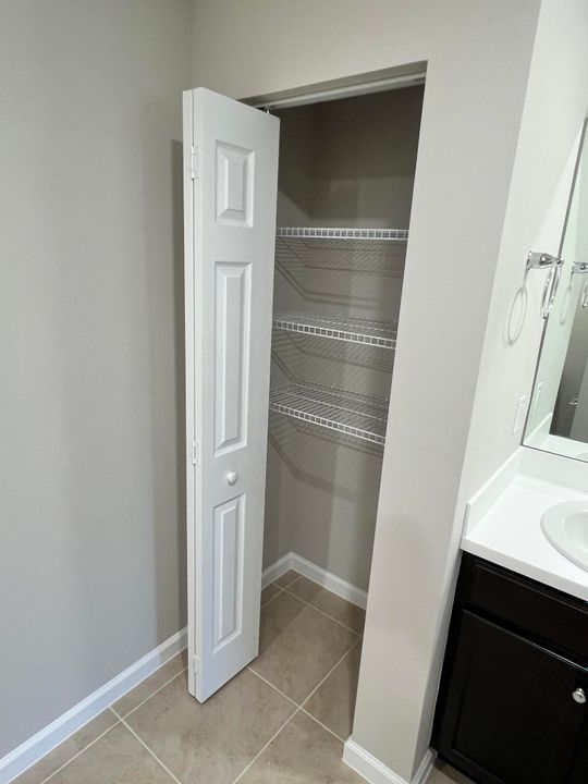 出租: $3,200 (4 贝兹, 3 浴室, 2078 平方英尺)