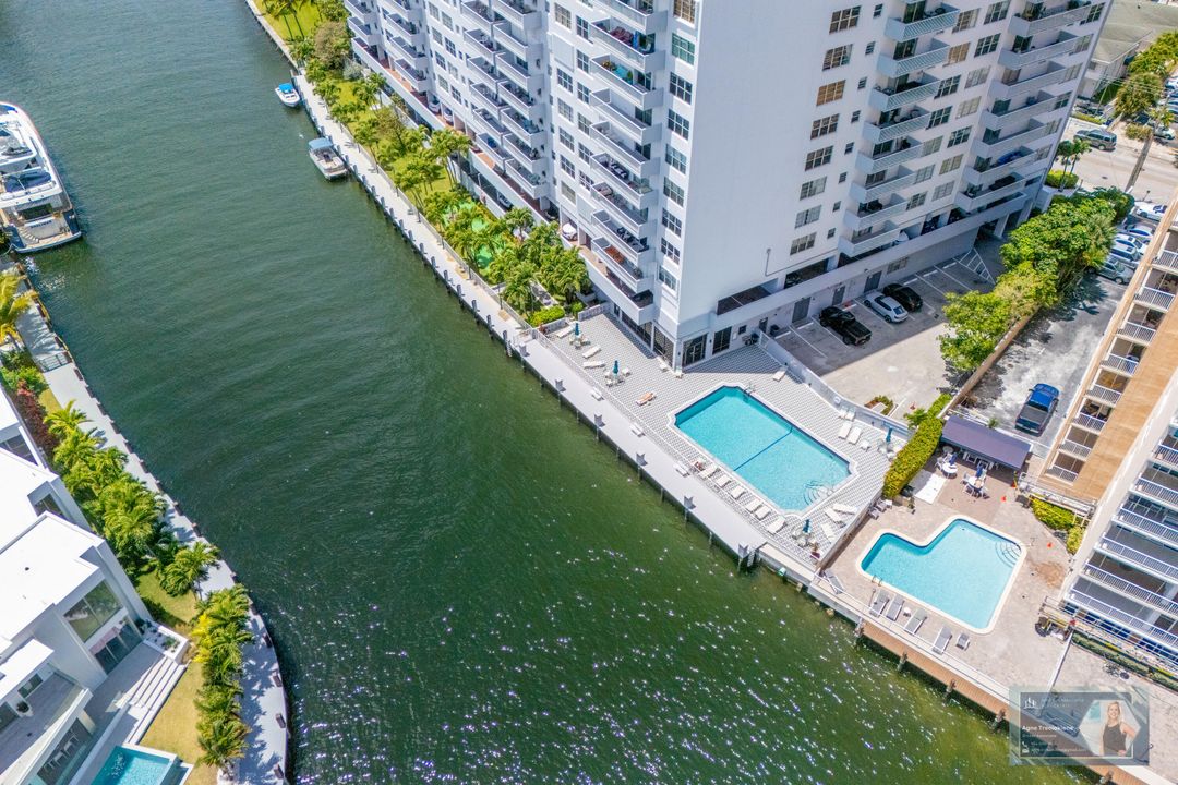 Под контрактом: $360,000 (2 спален, 2 ванн, 1311 Квадратных фут)