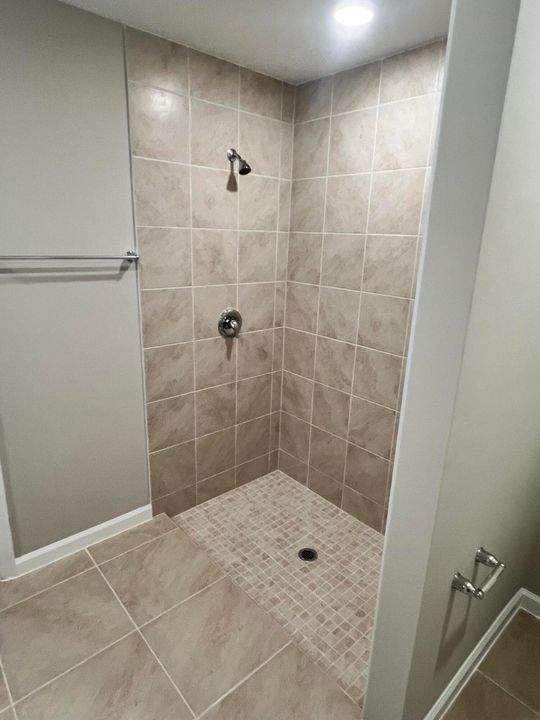 出租: $3,200 (4 贝兹, 3 浴室, 2078 平方英尺)