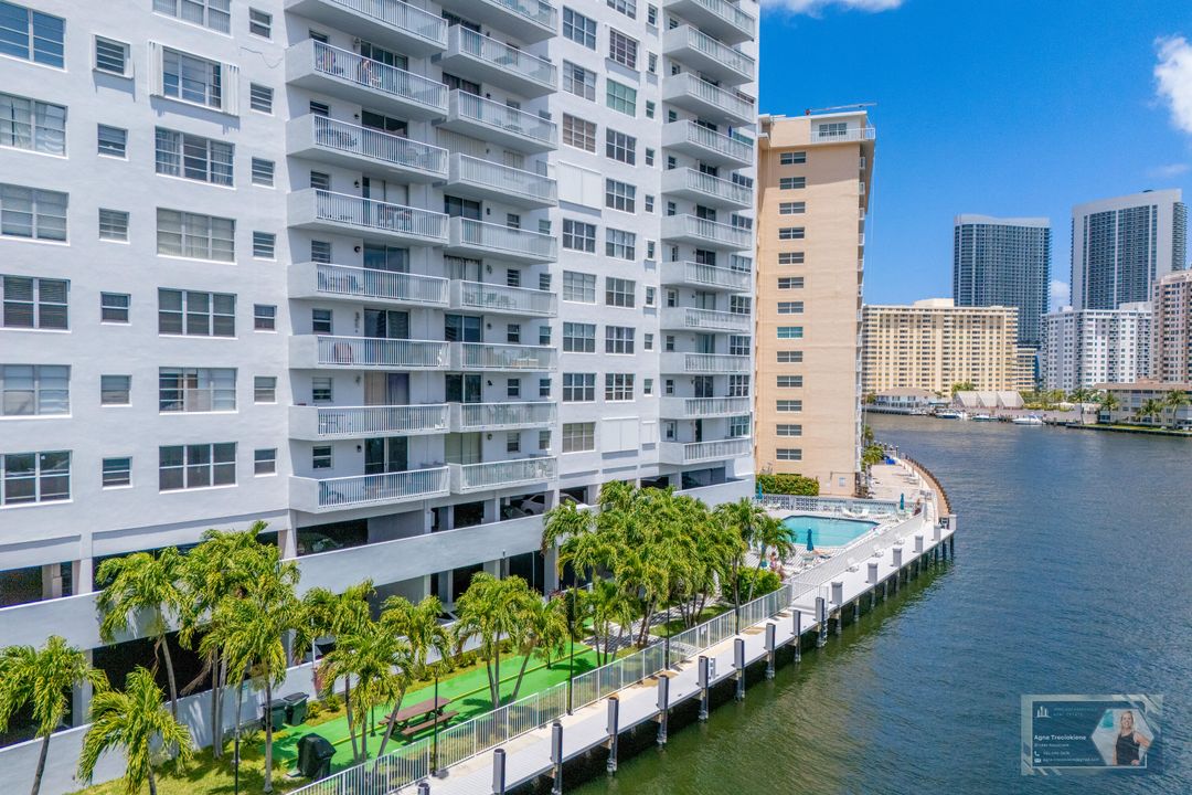 Под контрактом: $360,000 (2 спален, 2 ванн, 1311 Квадратных фут)