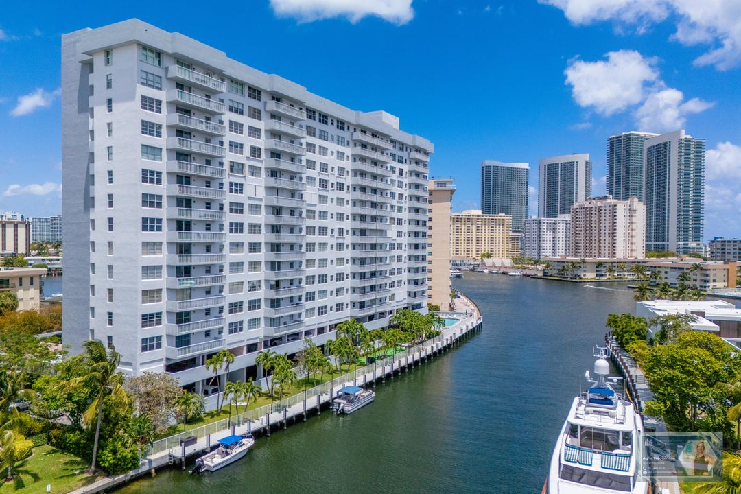 Под контрактом: $360,000 (2 спален, 2 ванн, 1311 Квадратных фут)