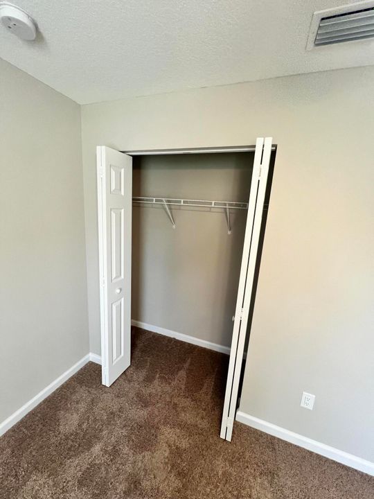 出租: $3,200 (4 贝兹, 3 浴室, 2078 平方英尺)